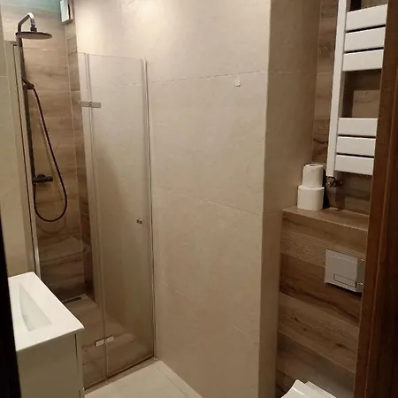 Przytulne - 2 Pokoje,parking,blisko Centrum-6km,tramwaj, Nflix, Park, Spokoj, *