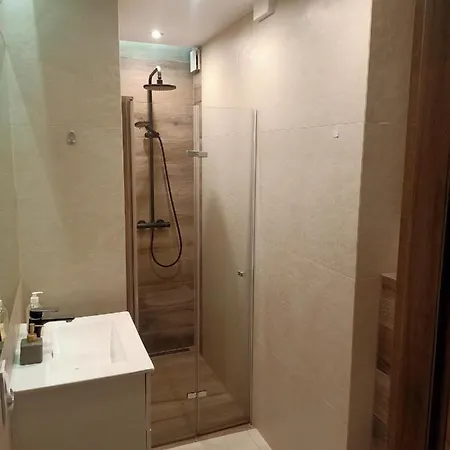 Przytulne - 2 Pokoje,parking,blisko Centrum-6km,tramwaj, Nflix, Park, Spokoj, 公寓