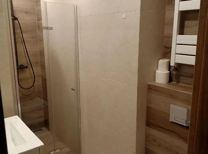 Przytulne - 2 Pokoje,parking,blisko Centrum-6km,tramwaj, Nflix, Park, Spokój, *