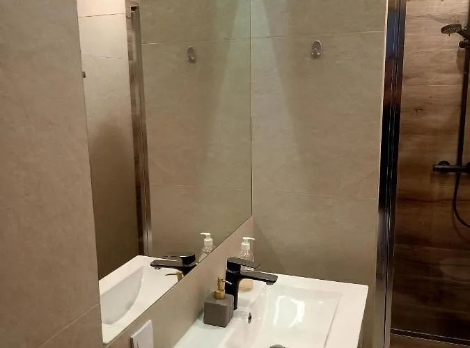 Przytulne - 2 Pokoje,parking,blisko Centrum-6km,tramwaj, Nflix, Park, Spokoj, Wroclaw