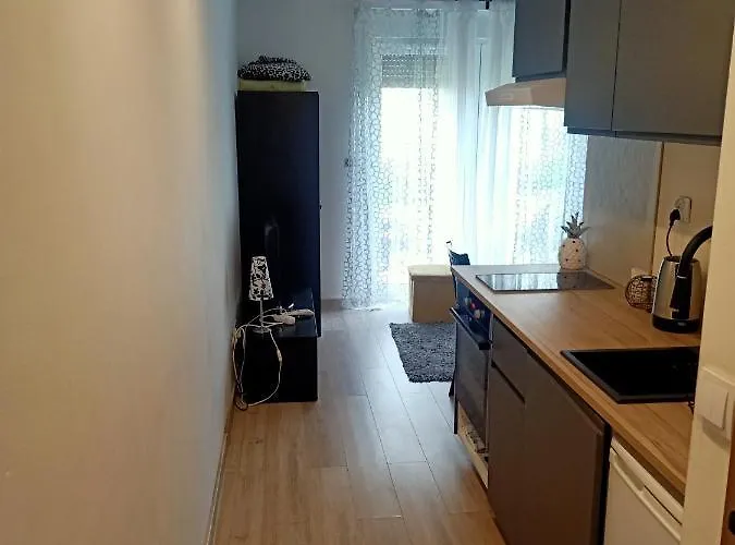 Przytulne - 2 Pokoje,parking,blisko Centrum-6km,tramwaj, Nflix, Park, Spokoj, *